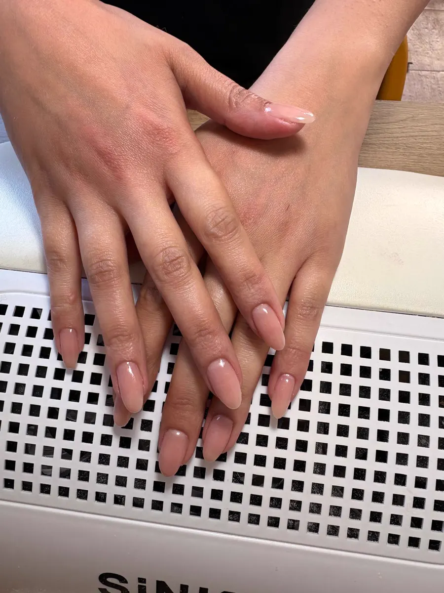 Manikür sonrası doğal nude tırnaklar, Ankara